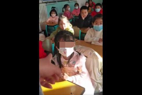 学生霸凌吃瓜视频,吃瓜群众围观下的真相与反思